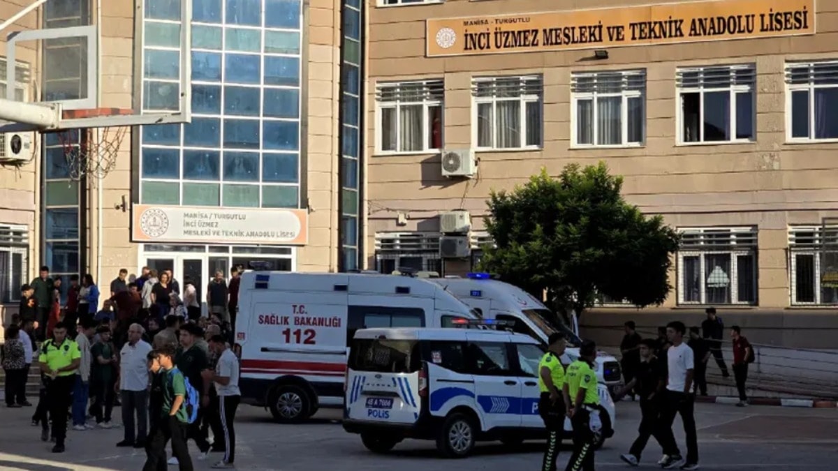 Turgutlu okul saldırısı: Atış talimi yapmış, okula saldıracağını söylemiş, defterlerinde gamalı haçlar var