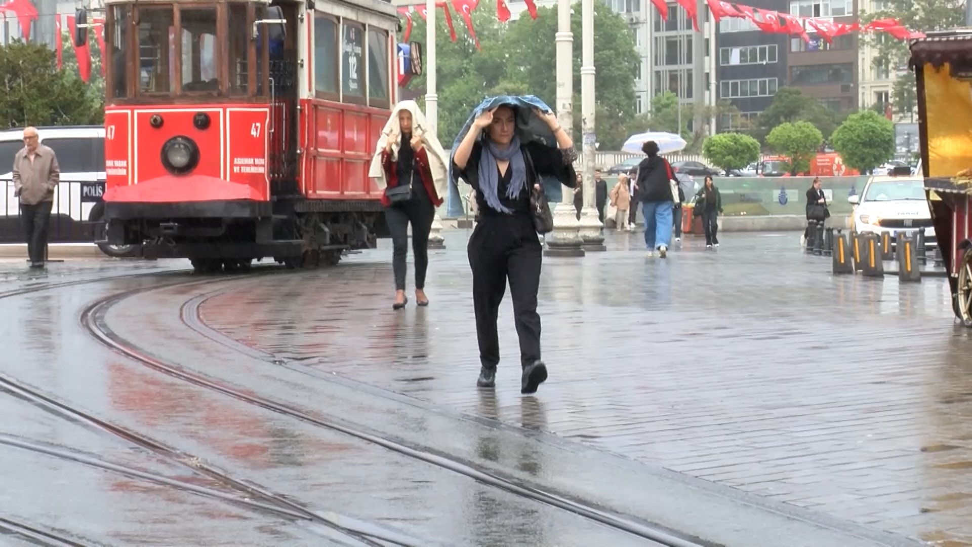 AKOM’dan sağanak uyarısı: Hafta sonu planlarını gözden geçirin