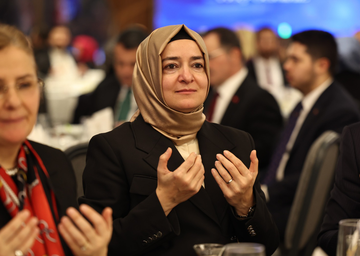 Ak Parti’yi sarsan iddia: Fatma Betül Sayan ve eşi borsaya 100 koyup 1700 aldı