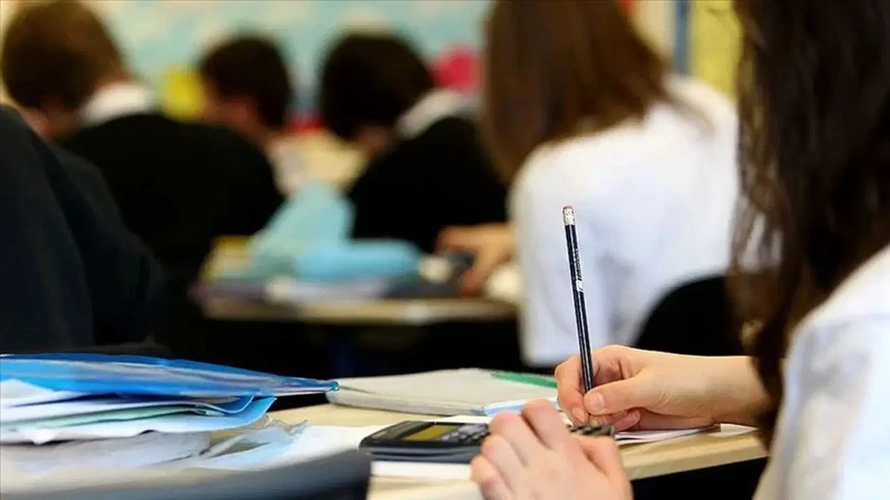 TÜİK: 2025 eğitim süresi 16,8 yıla geriledi