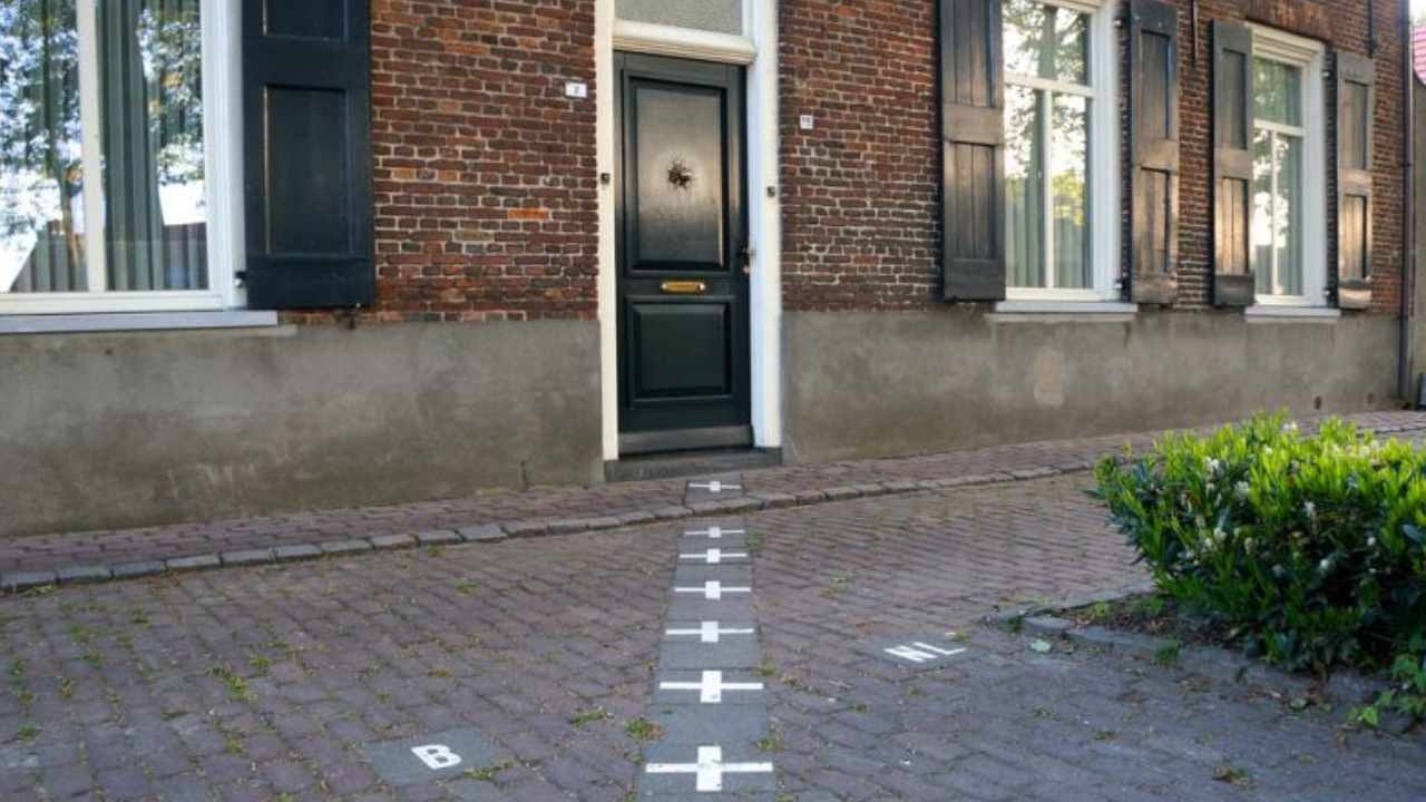 Çay içerken Belçikalı oluyor, maç seyrederken Hollandalı