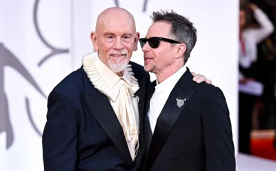 13 dakika boyunca alkışlanan John Malkovich gözyaşlarını zor tuttu