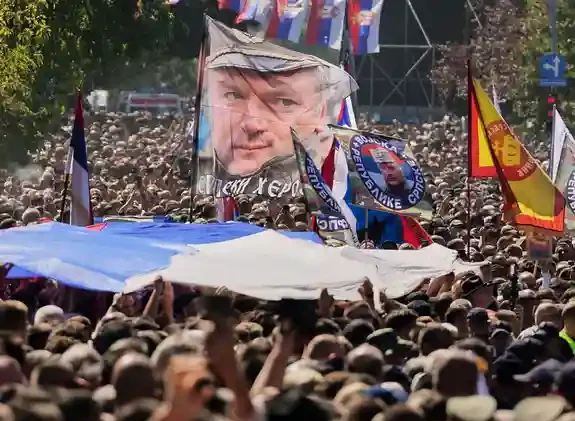 Sırbistan'da eski general Ratko Mladic'in cenazesine binlerce kişi katıldı