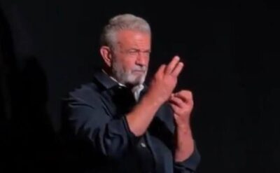 Mel Gibson sahnede çok ayıp bir şey yaptı, sonra özür diledi