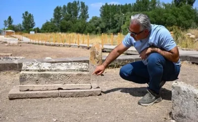 Orta Asya’dan göç izi: Van’da at binen çocuk motifli mezar taşı ortaya çıkarıldı
