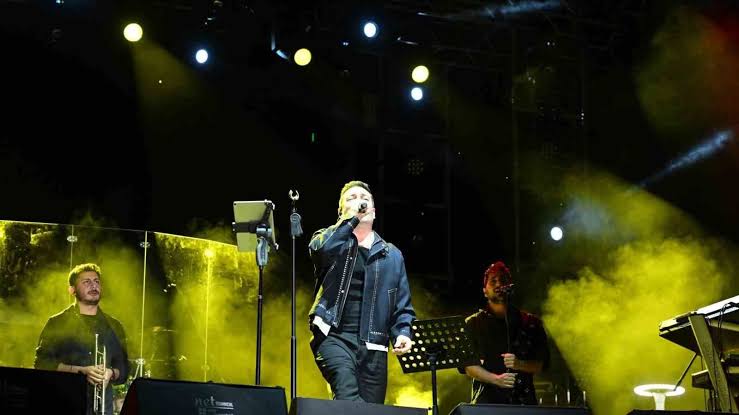 Oğuzhan Koç konserinde sigara içen seyirciye tepki gösterdi