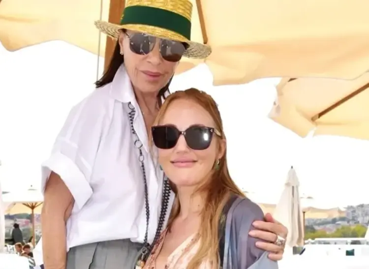 Sultanlar buluştu: Nebahat Çehre ile Meryem Uzerli yıllar sonra fotoğrafta