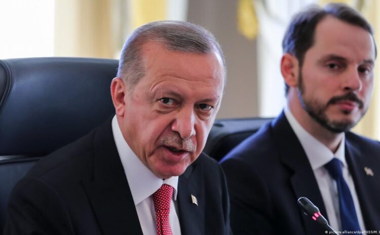 Adı geçince çok sinirleniyor ama gel de Berat Albayrak’ı hatırlatma
