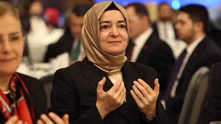 Fatma Betül Sayan Kaya'nın haksız kazanç faizini iade etmemesi konusunda yazı yayınladı.