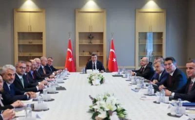 Fon Kurulu toplantısında Ak Partililer neden var?
