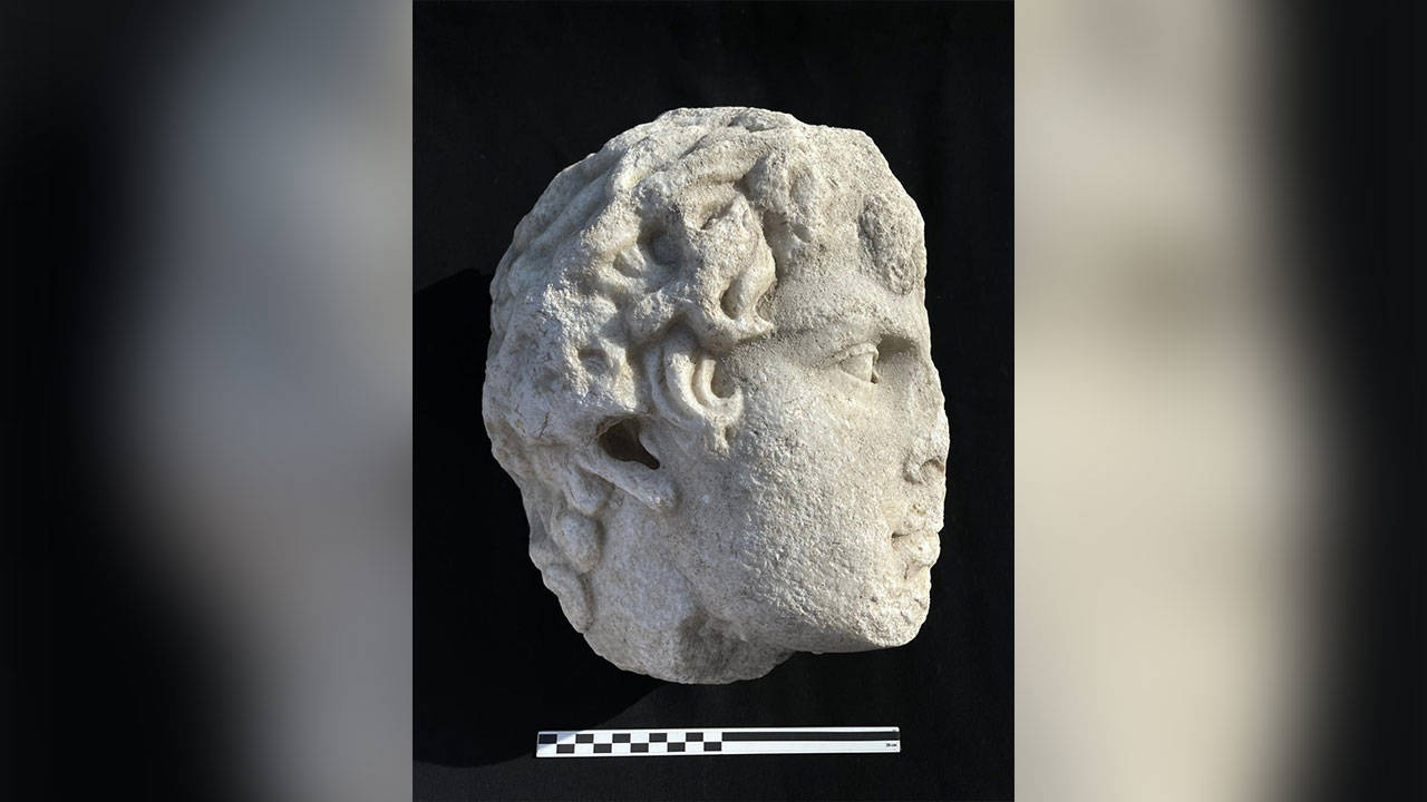Teos Antik Kenti'nde Roma İmparatoru'na ait portre bulundu