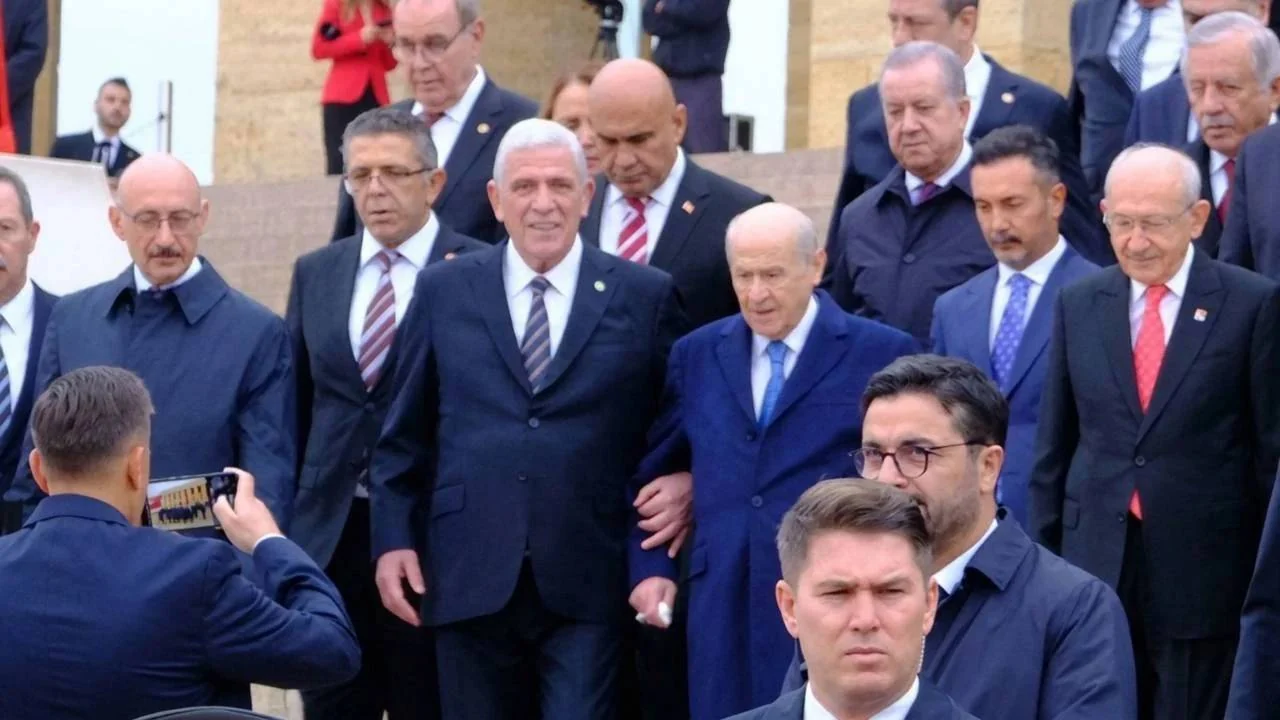 Dervişoğlu, Bahçeli'nin koluna girdiği görüntülere ilişkin açıklama yaptı: "Karakterimi değiştiremem"