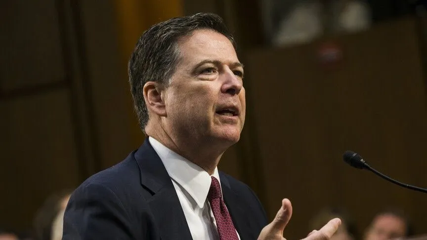 Eski FBI Direktörü James Comey'ye 2016 gizli bilgi suçlaması
