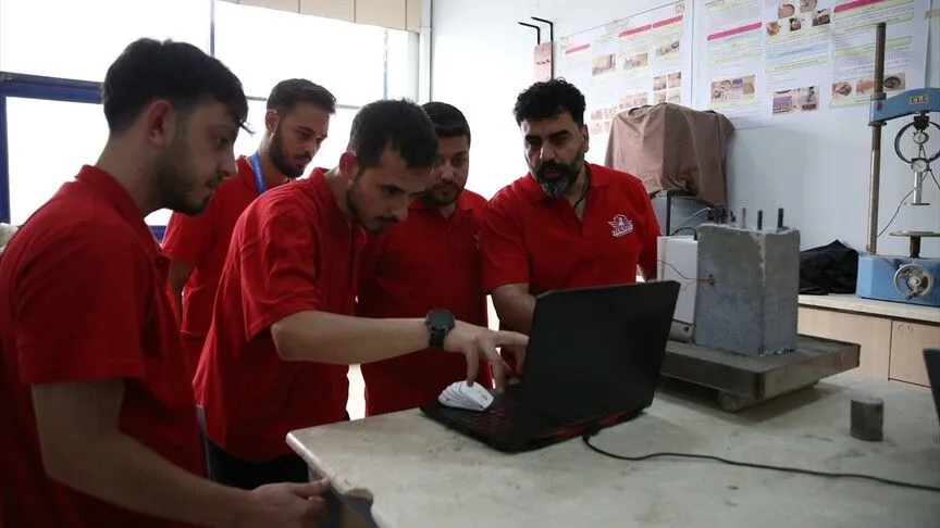 Depremzede öğrenciler geliştirdi: Kolon sağlamlığını ölçen cihaz her değişimi algılıyor