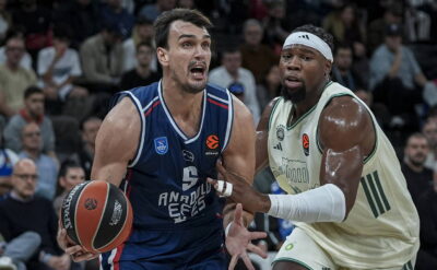 Anadolu Efes, lider Panathinaikos’u devirdi