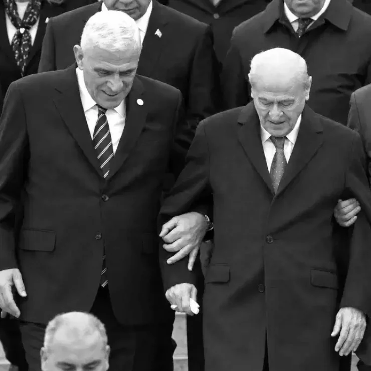 Dervişoğlu kol kola yürüme tepkisini yorumladı: Sebep ‘Bahçeli nefreti’
