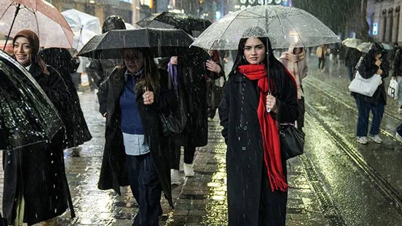 Meteoroloji'den Kuvvetli Sağanak Uyarısı: Sıcaklıklar 5 Dereceye Kadar Düşecek