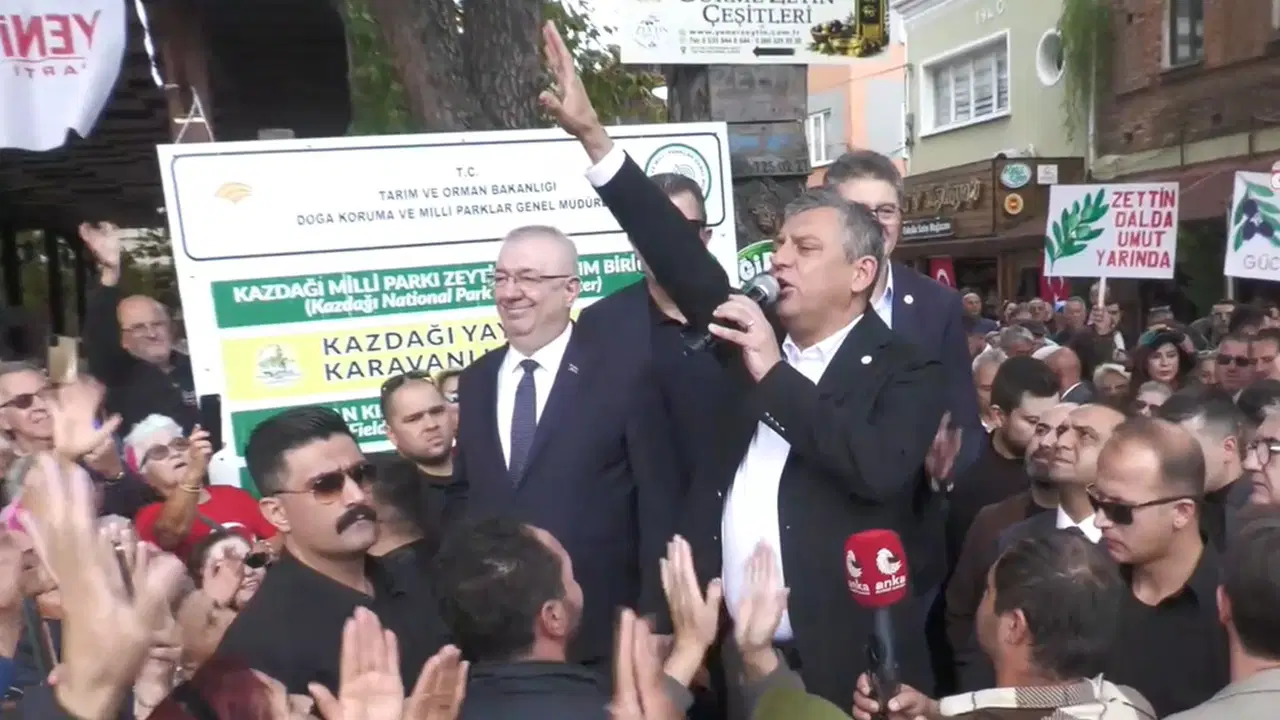 Özgür Özel Balıkesir'de: 'Her meydanı doldurun, hep birlikte sesinizi yükseltin'