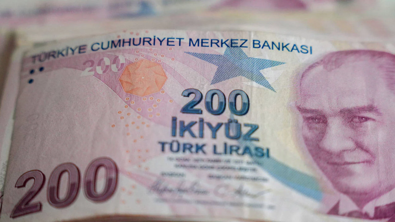 TÜRK-İŞ Ekim Raporu: Açlık Sınırı 38 Bin TL, Yoksulluk Sınırı 123 Bin TL’ye Dayandı