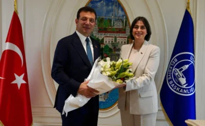 İmamoğlu’ndan Sinem Dedetaş’a mesaj: ‘Evde kepeçeli değil başkanlık makamında olmalıydın’
