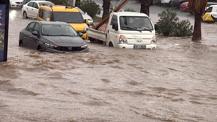 » Bodrum birkaç saatte göle döndü