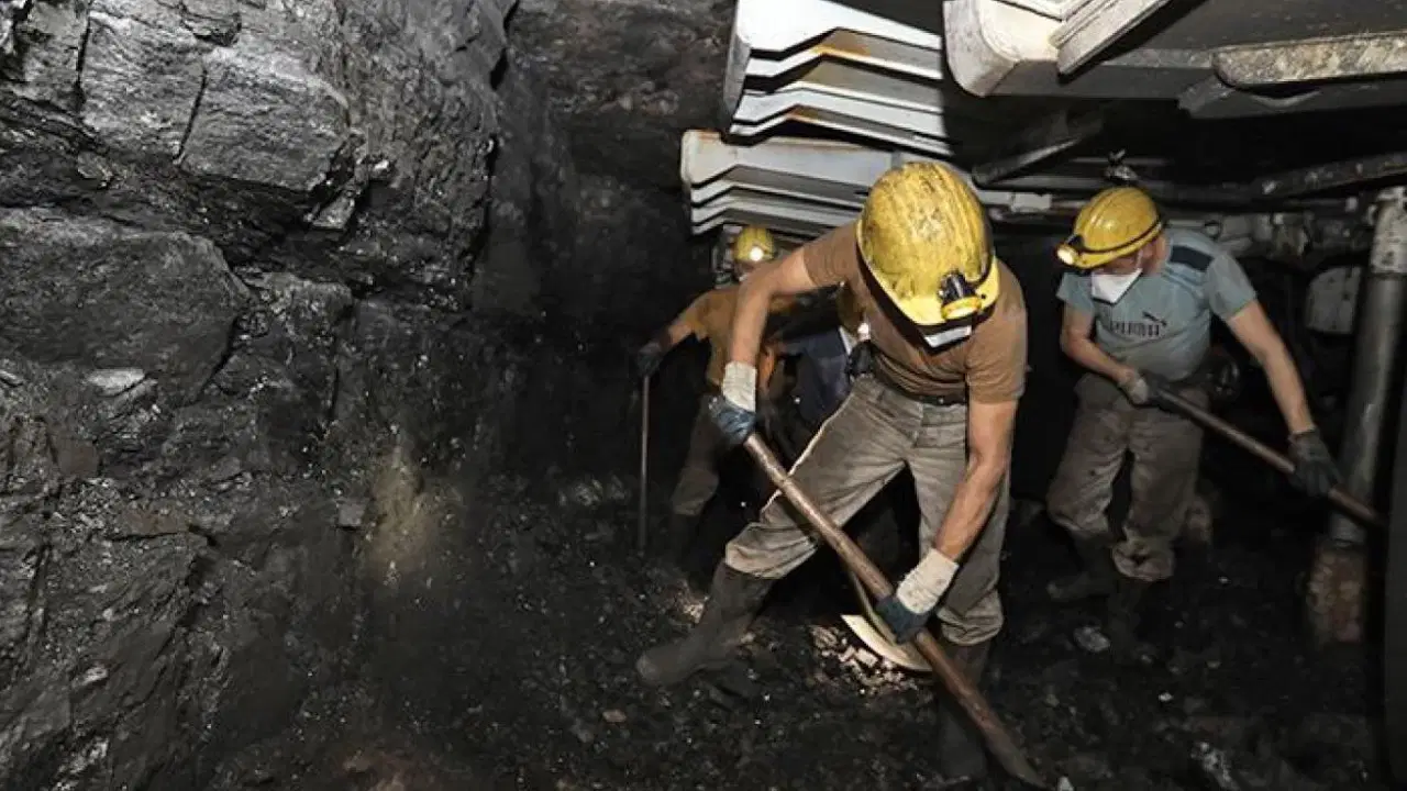 Soma'da maden ocağında göçük: Beş işçi mahsur kaldı