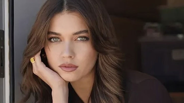 Afra Saraçoğlu: Saçıma dışarıdan bulaşmıştır