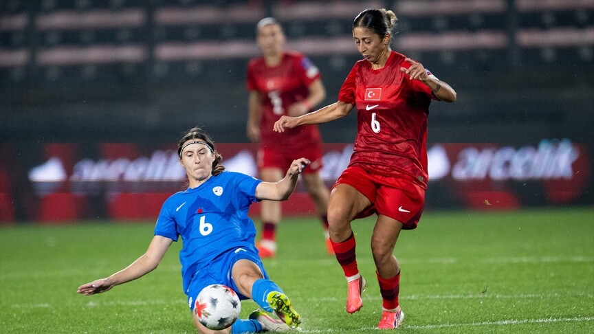A Milli Kadın Futbol Takımı Slovenya'ya Karşı Oynuyor