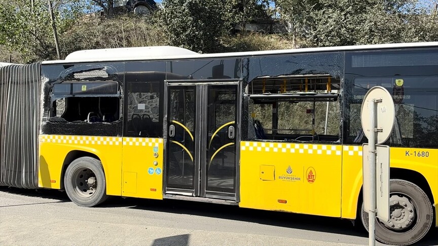 Sultangazi'de İETT otobüsü duvara çarptı, 4 yolcu yaralandı