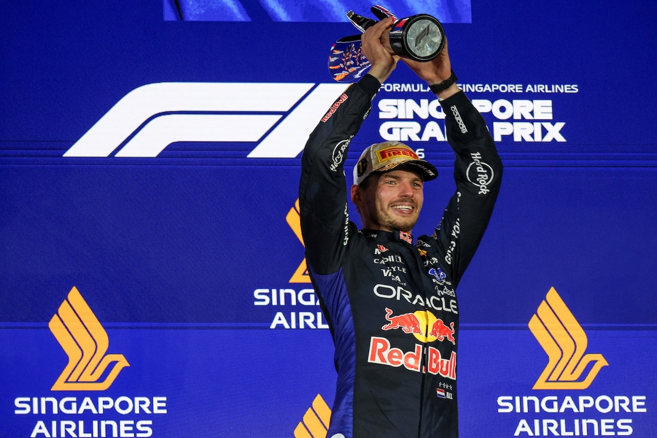 Max Verstappen Singapur Grand Prix'sini kazandı