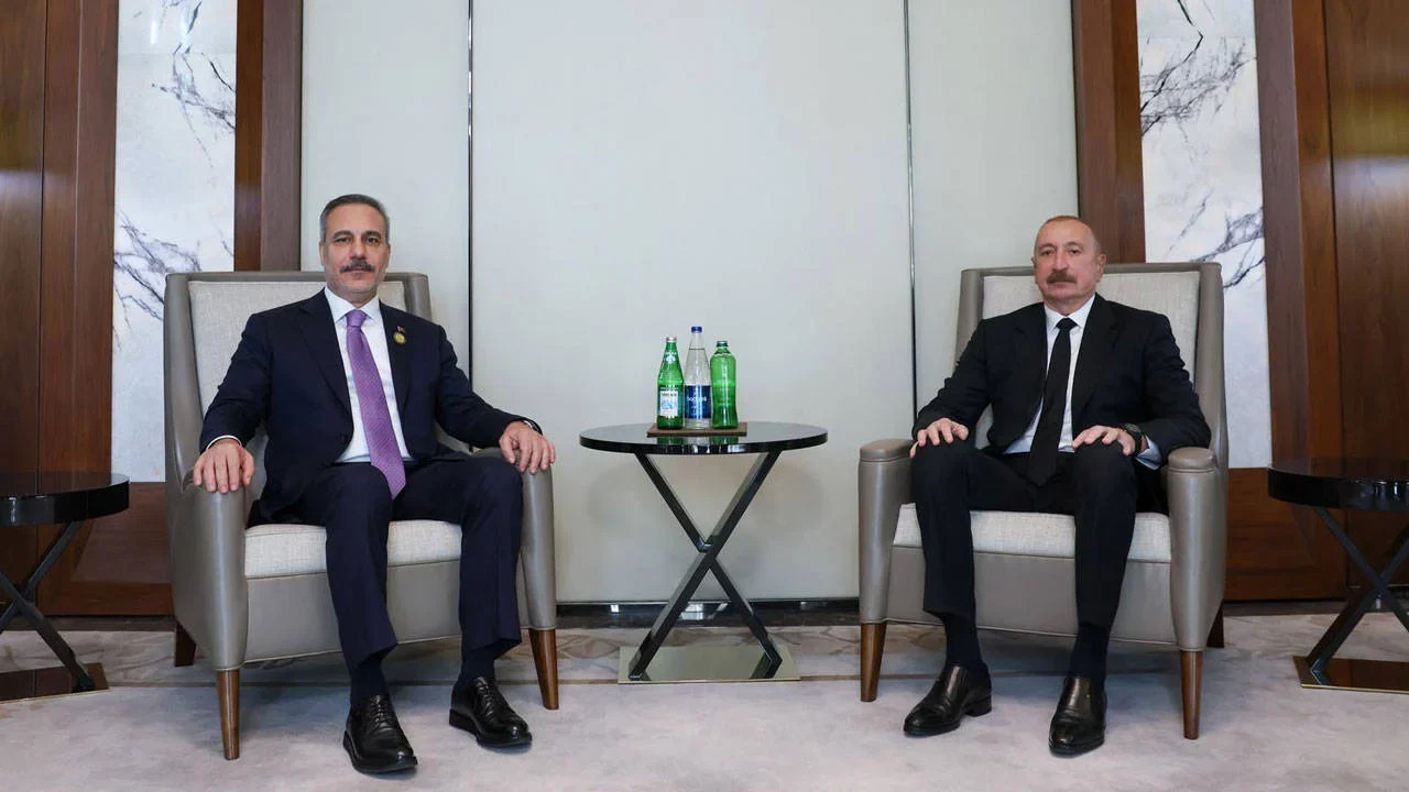 Hakan Fidan'ın Azerbaycan Zirvesi'ndeki Başörtüsü Tartışması