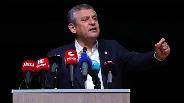 Özel’den Erdoğan’a ağır ‘fon’ tepkisi: ‘İçerideki tutukluları da dışarıda koruduklarını da o atadı’