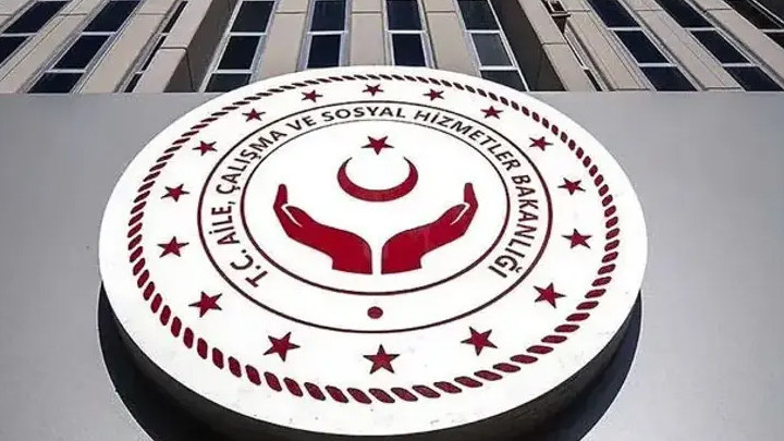 Antalya'da "çocuk güzellik yarışmasına" suç duyurusu