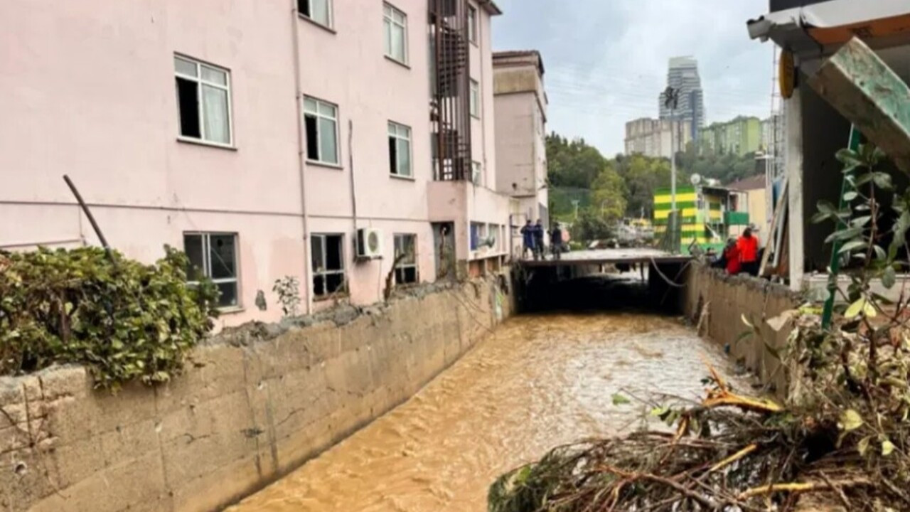 İstanbul'da Sel Felaketi: Binalar Sel Sonrasında Yıkıldı