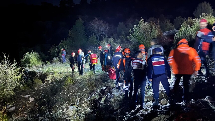 Kanyonda mahsur kalan İHH gönüllülerinden biri hayatını kaybetti, iki kurtarıldı