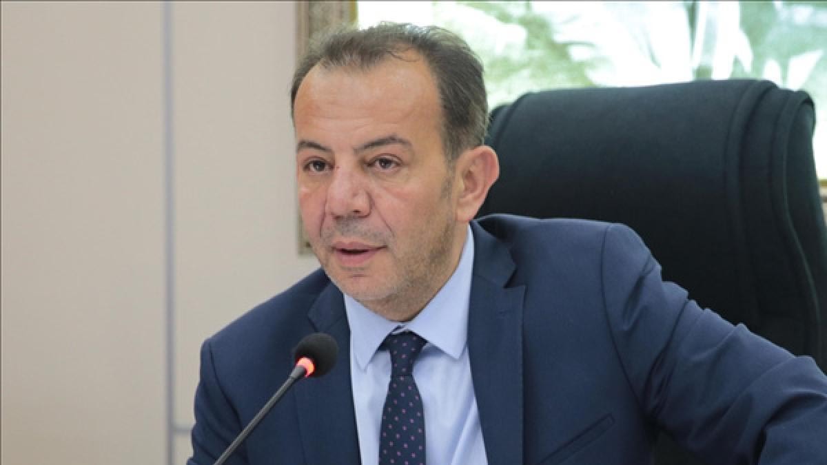 Tanju Özcan, tutuklu yargılandığı davada 7 yıl 3 ay 15 gün hapis cezasına çarptırıldı