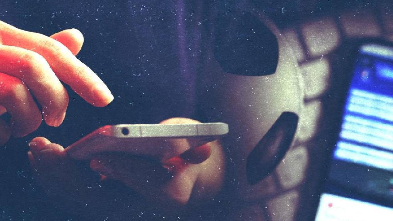 Canlı yayını 7 saniye geciktirip milyonlar kazandılar