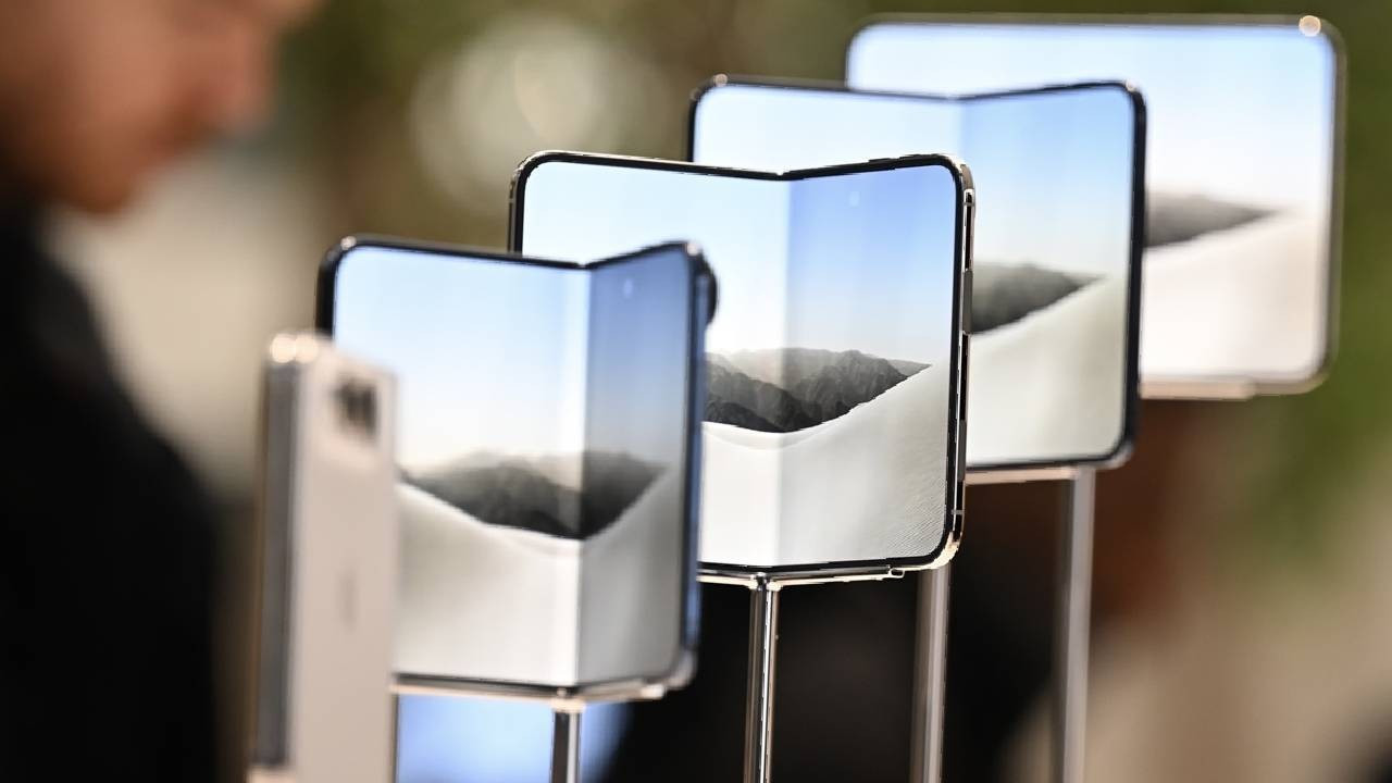 2 bin dolarlık telefona o kadar çok talep var ki Apple üretimi yetiştiremiyor