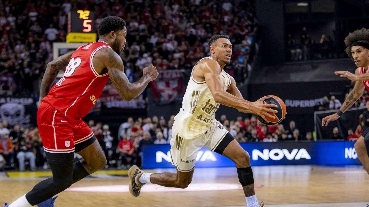 Fenerbahçe, Yunanistan'da Olympiakos'u yendi