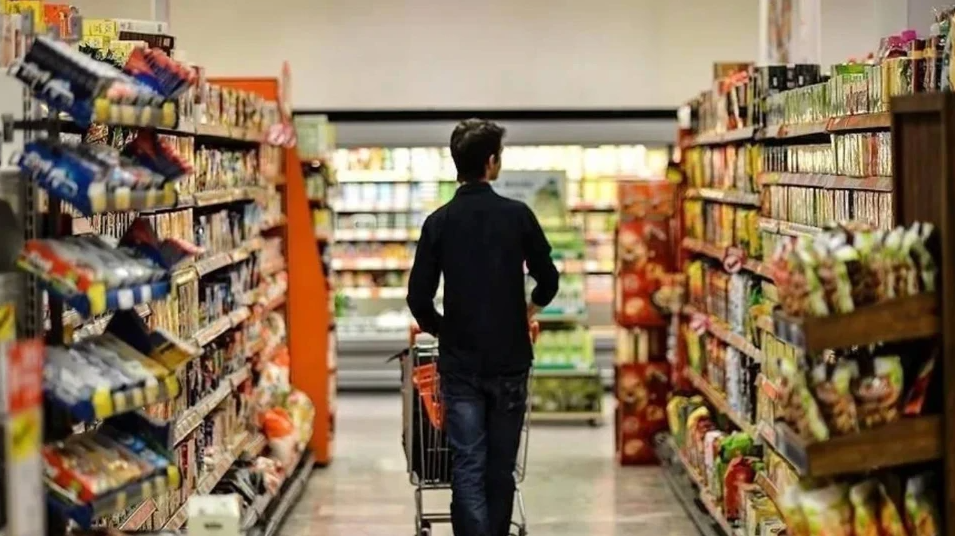 Dev marketi satarken üstüne para ödediler