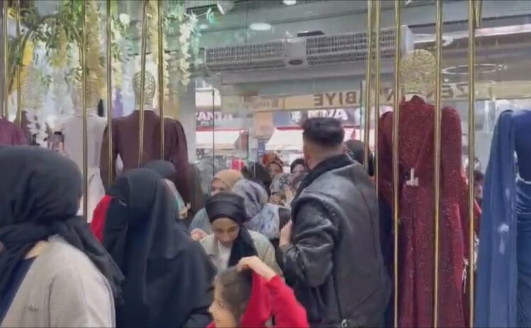 Muharebe gibi izdiham: Ucuza koştular, bir kişi bayıldı, bir kişi yaralandı